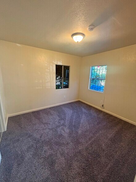 Building Photo - 1024 1/2 W 65th St