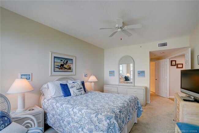 Building Photo - 5750 NE Island Cove Way