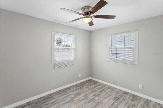 Building Photo - 6802 W Comanche Ave