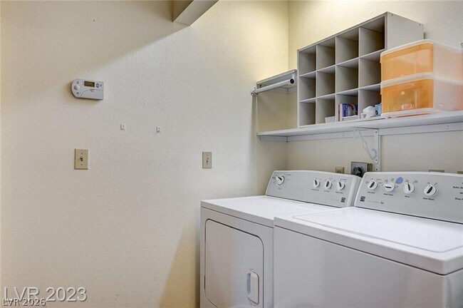 Building Photo - 760 Thousand Oaks Dr