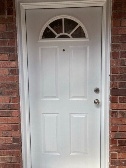 Building Photo - 910 English Ave