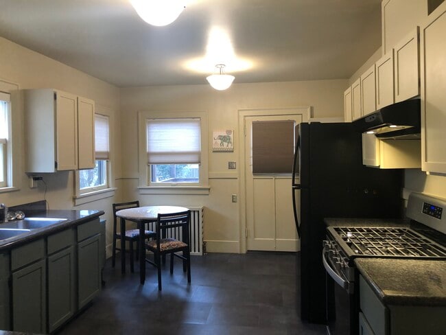 Building Photo - 3007 16th Ave S