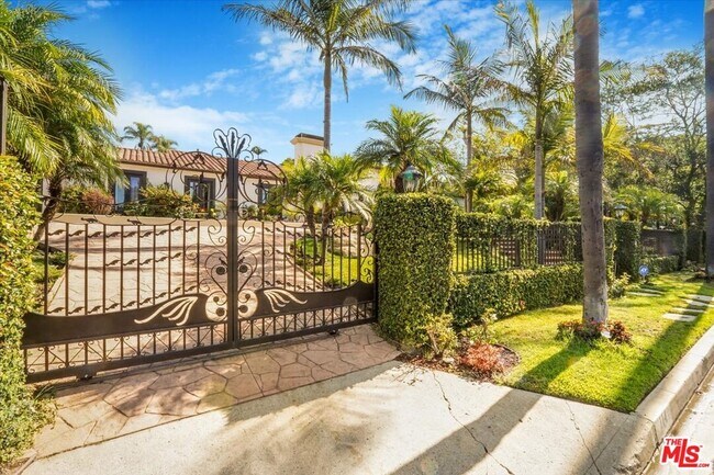 Building Photo - 114 S Layton Dr
