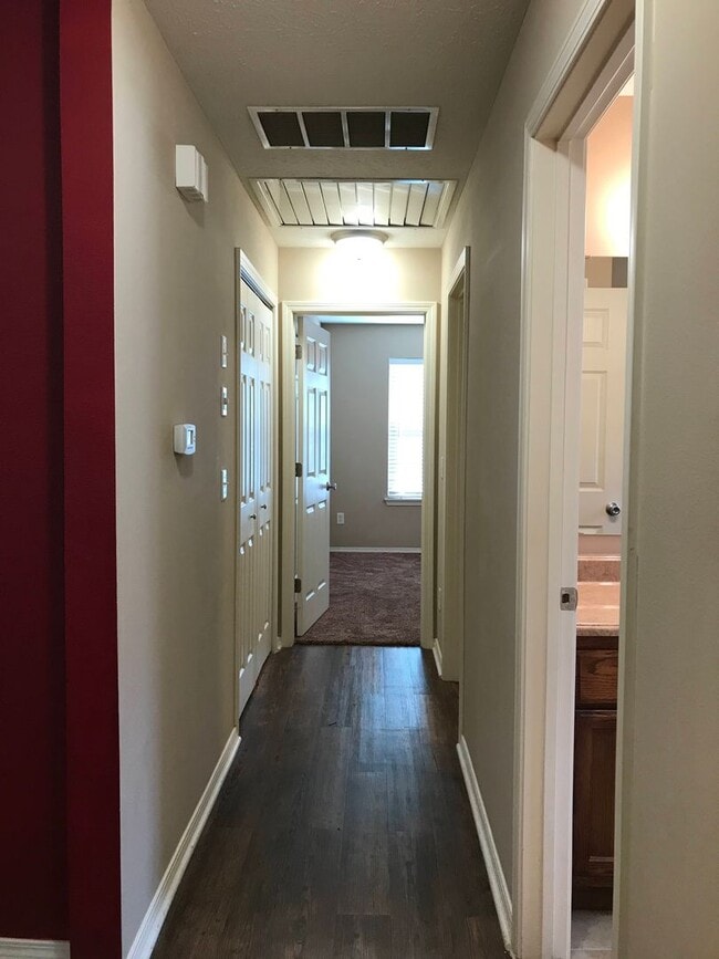 Building Photo - Executive Rental All Brick Home near South...