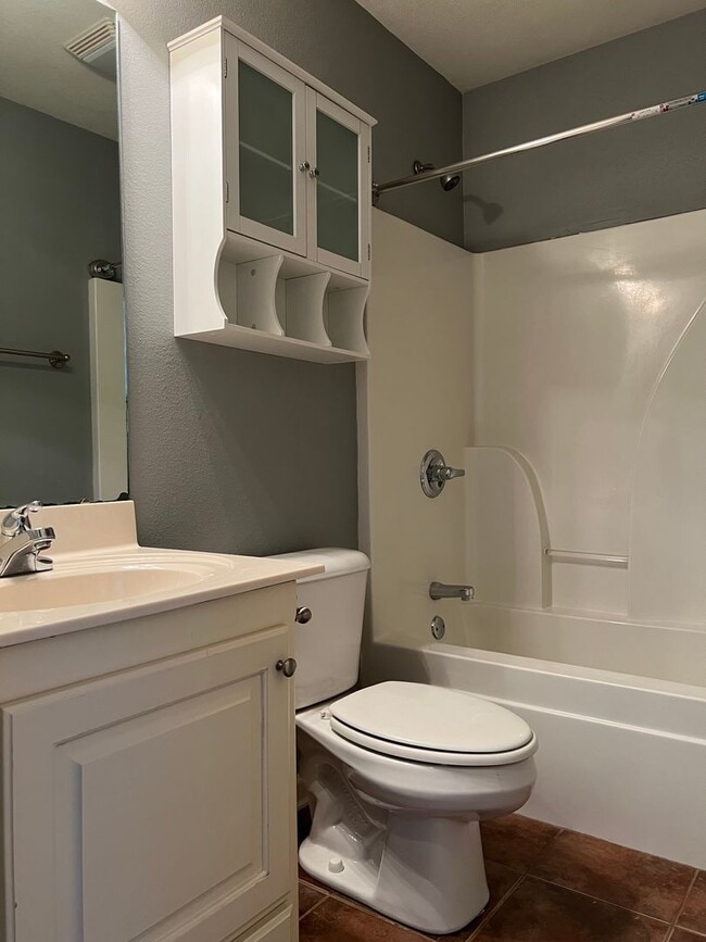 Building Photo - 303 Boston St