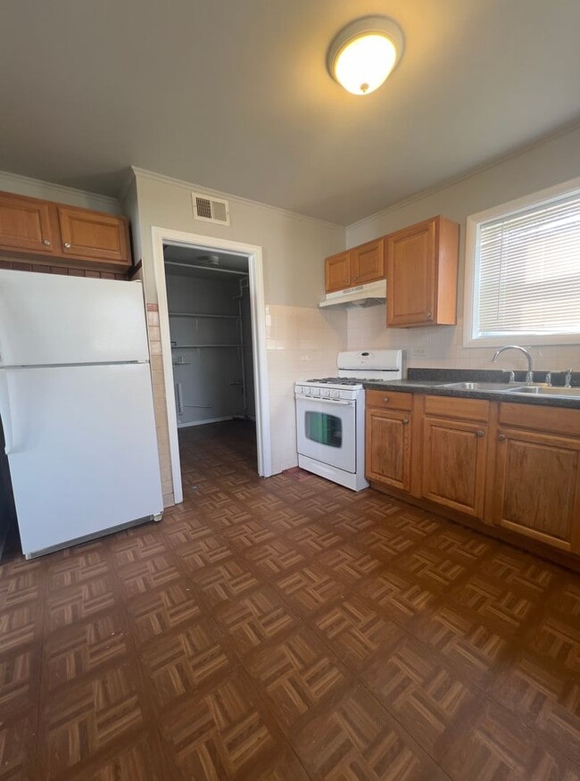 Building Photo - Beautiful House Available NOW $1500.00