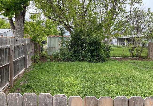 Building Photo - 1801 S 41st St