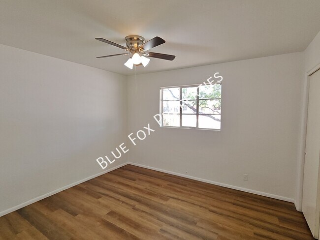 Building Photo - 3857 E Edison Pl
