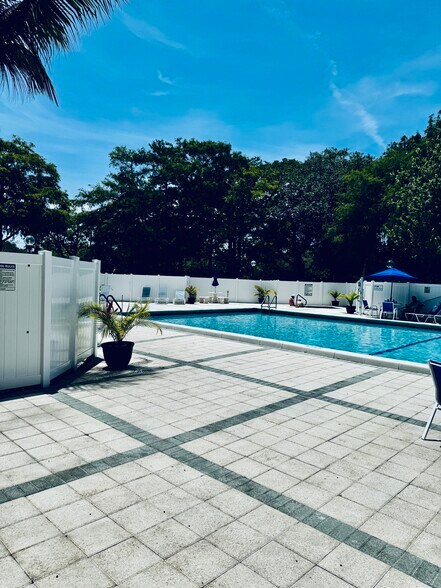 swimming pool - 2334 S Cypress Bend Dr