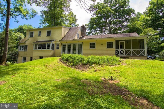 Building Photo - 6638 Holland St