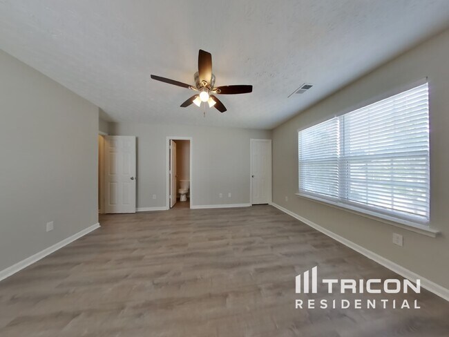 Building Photo - 261 Silver Ridge Dr