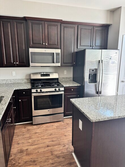 Building Photo - 4369 Pickney Ln