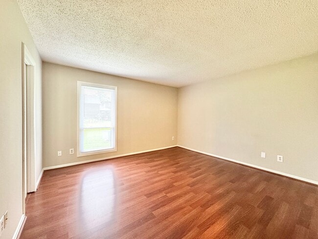 Building Photo - Holden Village Townhome Available - Newly ...