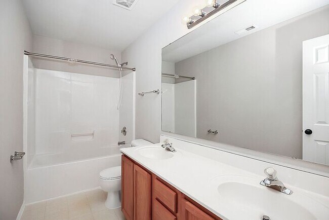 Building Photo - Spacious 3BD/2.5BA Home in Cabarrus Crossing!