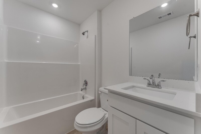 Building Photo - 981 PEBBLE Dr