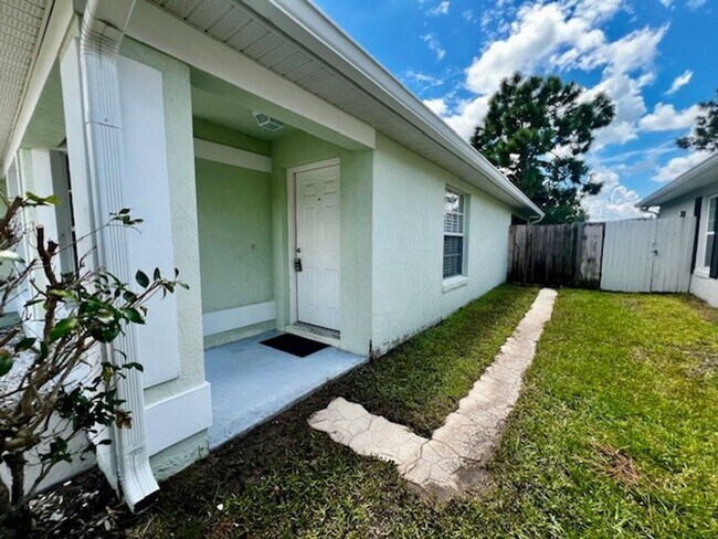 Building Photo - 2024 Donegan Pl