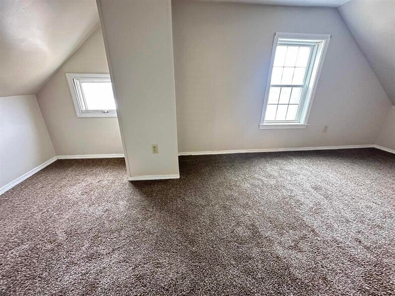 Building Photo - 20 Spring