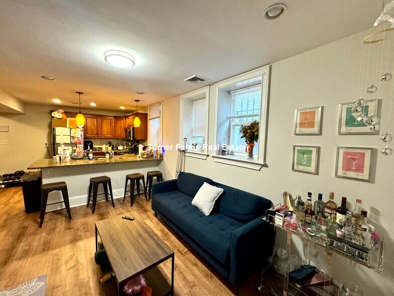 Primary Photo - 719 Parker St