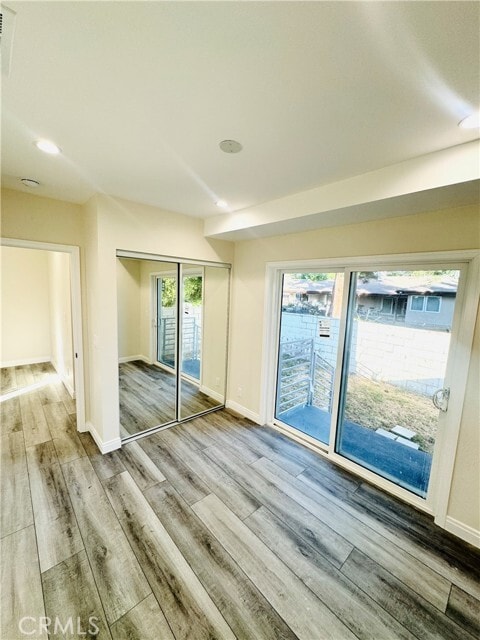 Building Photo - 9318 Encino Ave