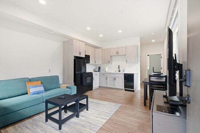 Building Photo - 2115 Hummingbird Wy