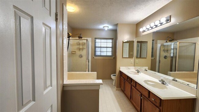 Building Photo - 4234 Heathfield Dr