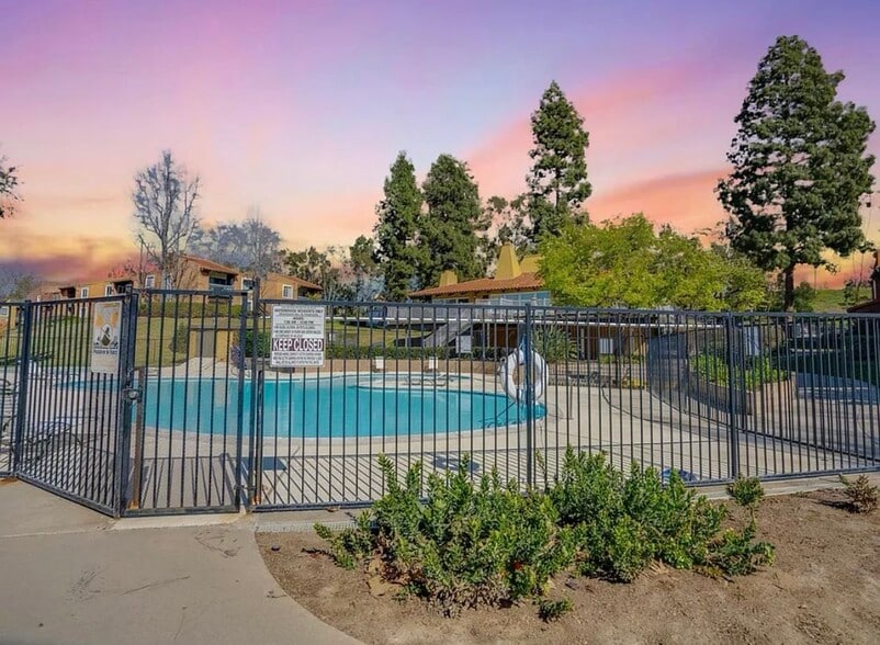 Primary Photo - 17195 W Bernardo Dr