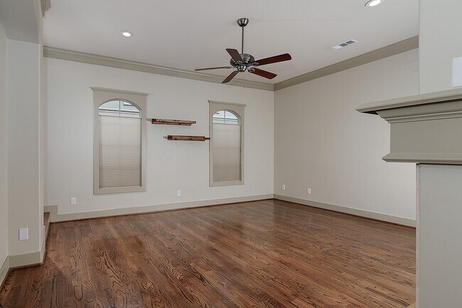 Building Photo - 514 Cortlandt St