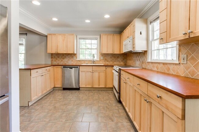 Building Photo - 1752 Beacon Hill Blvd NE