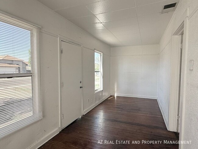 Building Photo - 3809 N 9th Pl