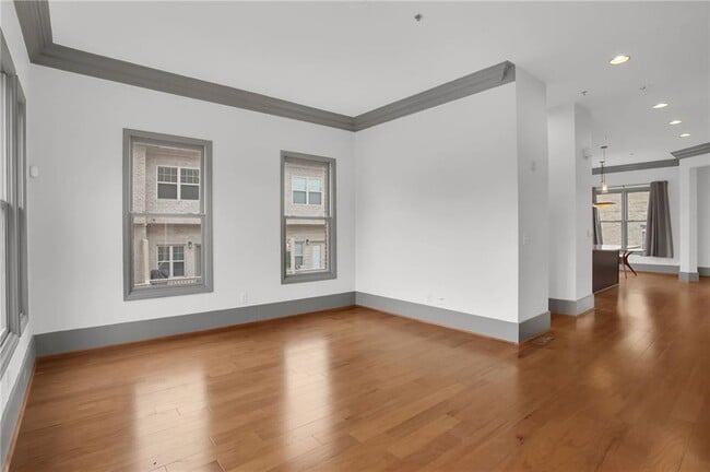 Building Photo - 745 Fountainhead Ln NE