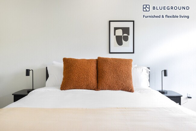 Building Photo - 1170 Beethoven Common