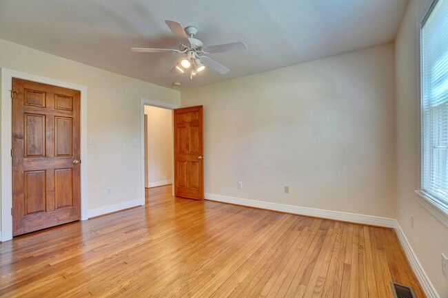 Building Photo - Waterfront Home on 1 Acre Treed Lot, 4/2 +...