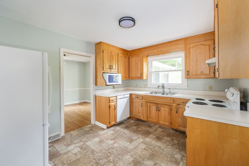 Building Photo - 924 Saundersville Ferry Rd