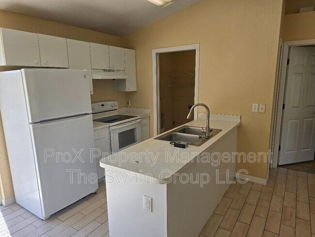 Building Photo - 1826 Lake Mariam Dr