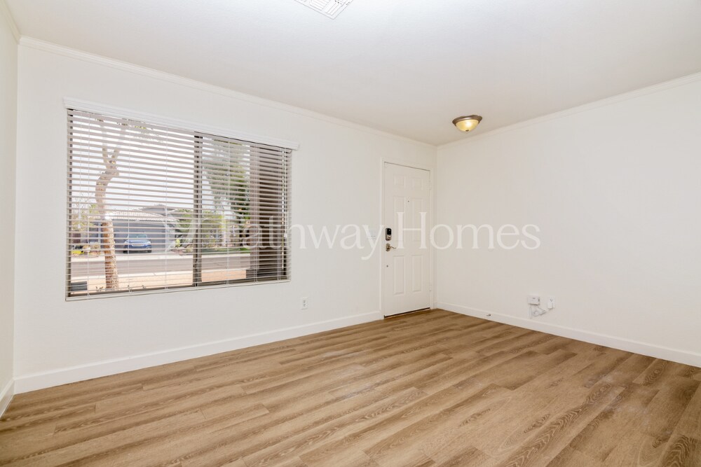 Building Photo - 8839 W Manzanita Dr