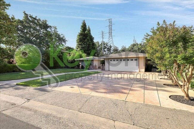 Building Photo - 304 Diamond Oaks Rd