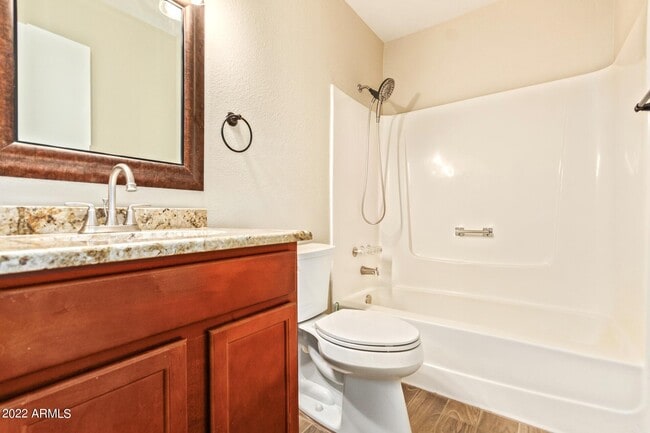 Building Photo - 5320 E Hearn Rd