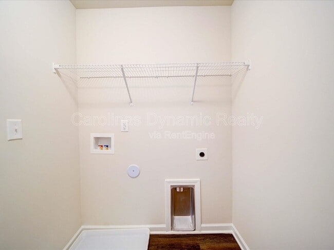 Building Photo - 916 S Battleground Ave