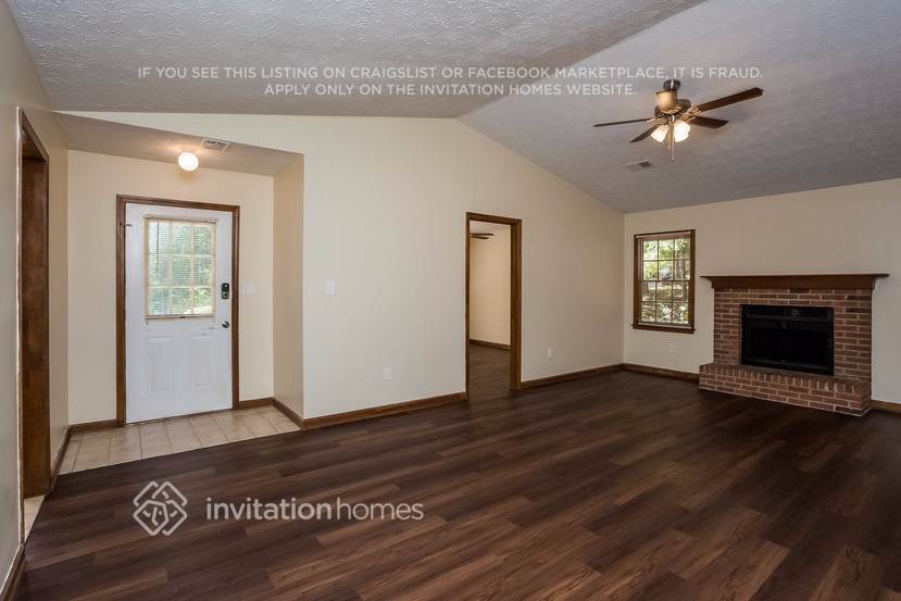 Building Photo - 608 Windsor Dr SE