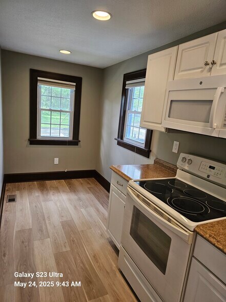 Building Photo - 41719 Edison Ct