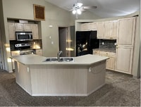 Building Photo - Charming One-Level Ranch in Peaceful Battl...