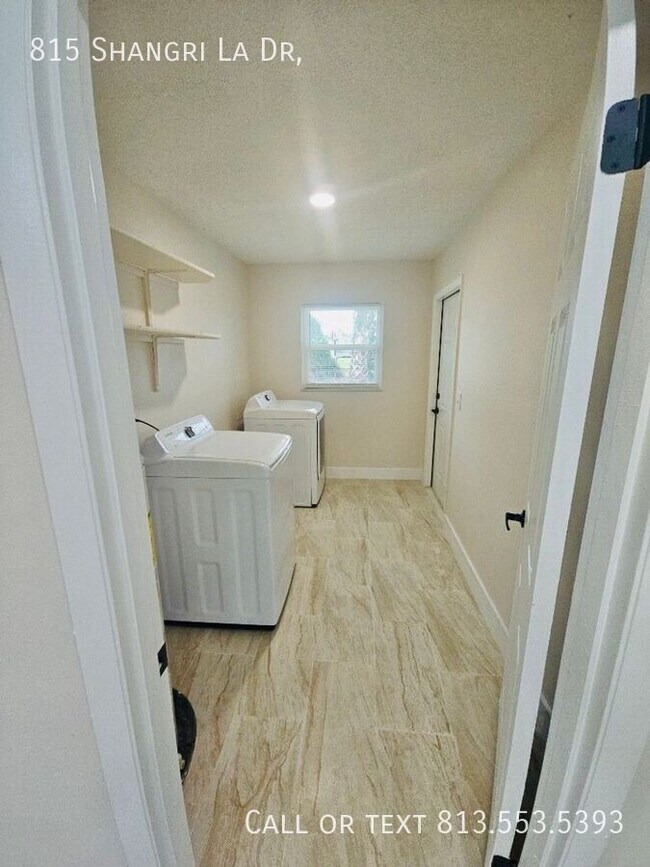 Building Photo - 815 Shangri La Dr