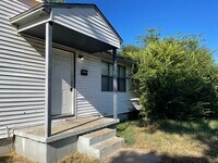 Building Photo - Renovated  Adorable 4bd 1bth Home