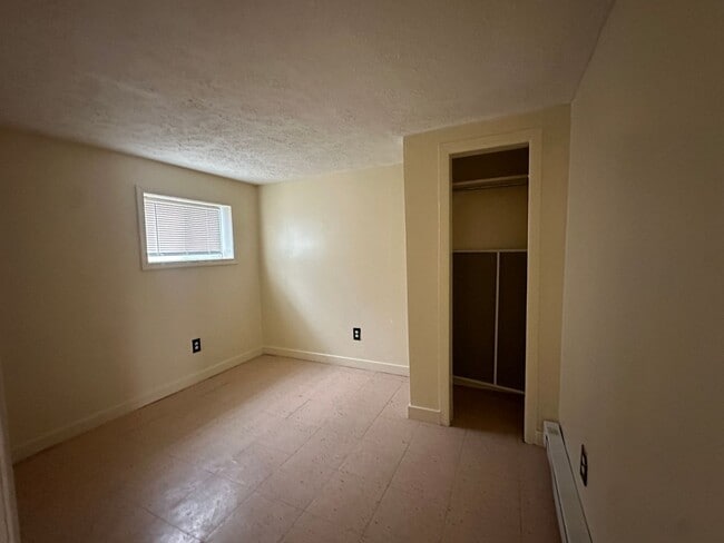 Building Photo - 434 N Kent St