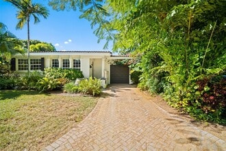 Building Photo - 300 Manor Pl