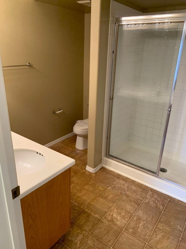 Building Photo - 3 Bedroom Condo in the Northwest
