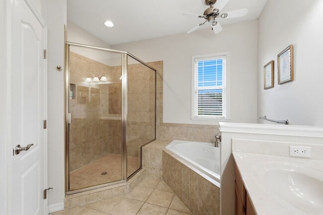 Building Photo - 477 SW 128th Terrace