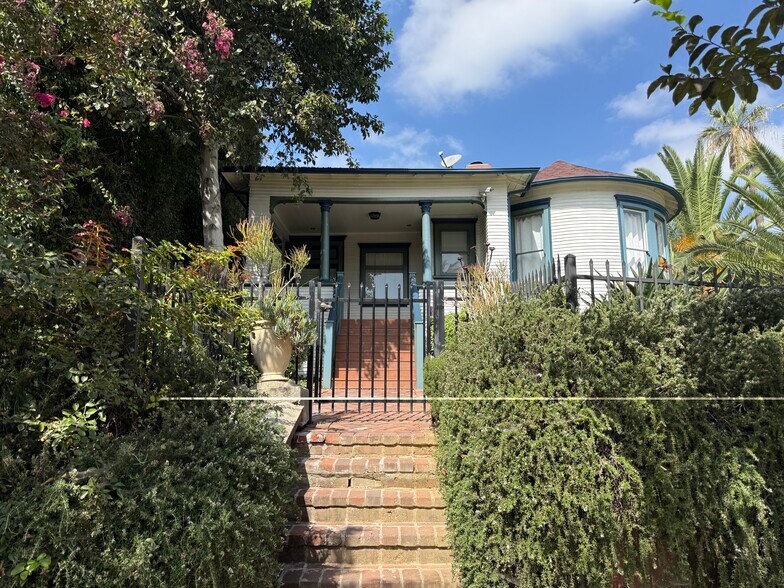 Building Photo - 629 Belmont Ave