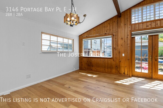 Building Photo - One of a kind 2 bed/1.75 bath houseboat ov...