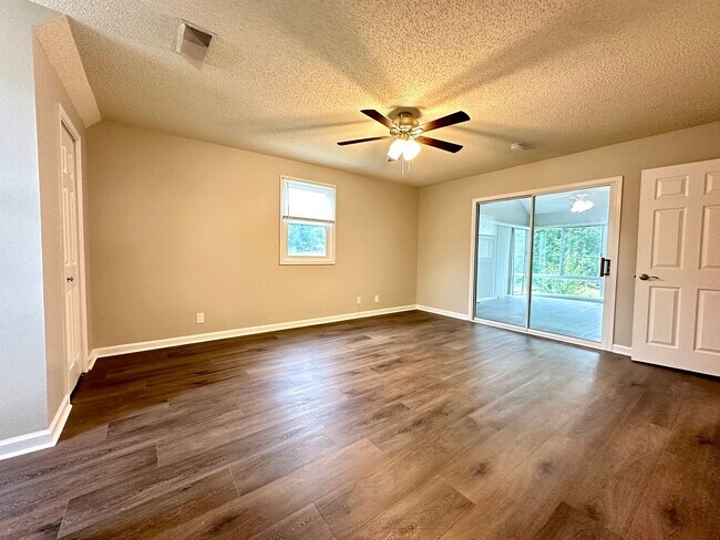 Building Photo - Stunning Single-Family Home with Plenty of...